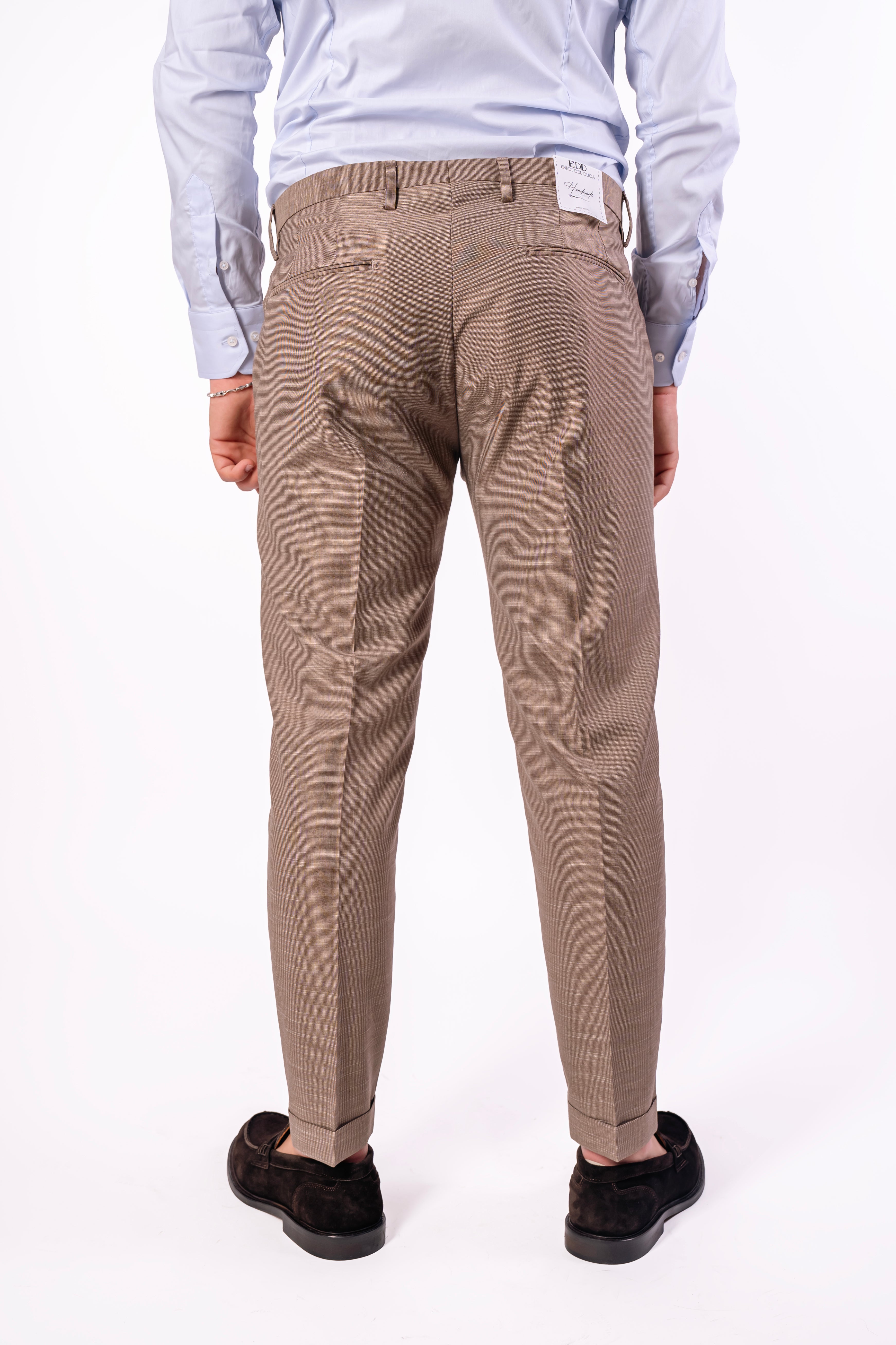 Pantalone fiammato con abbottonatura laterale