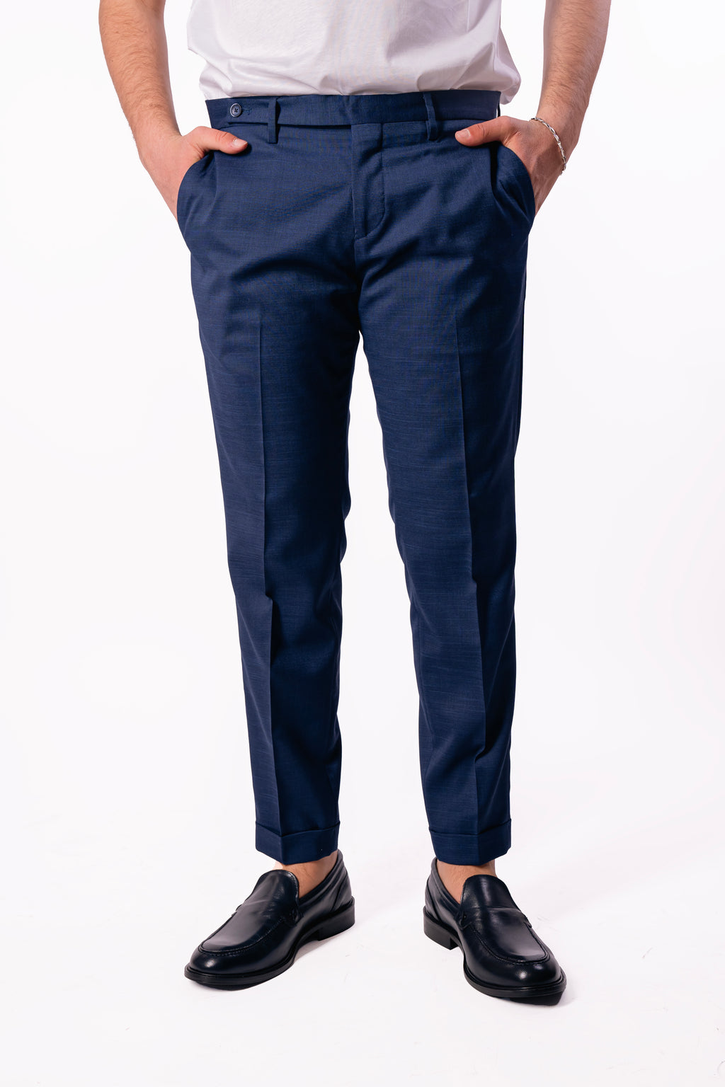 Pantalone fiammato con abbottonatura laterale