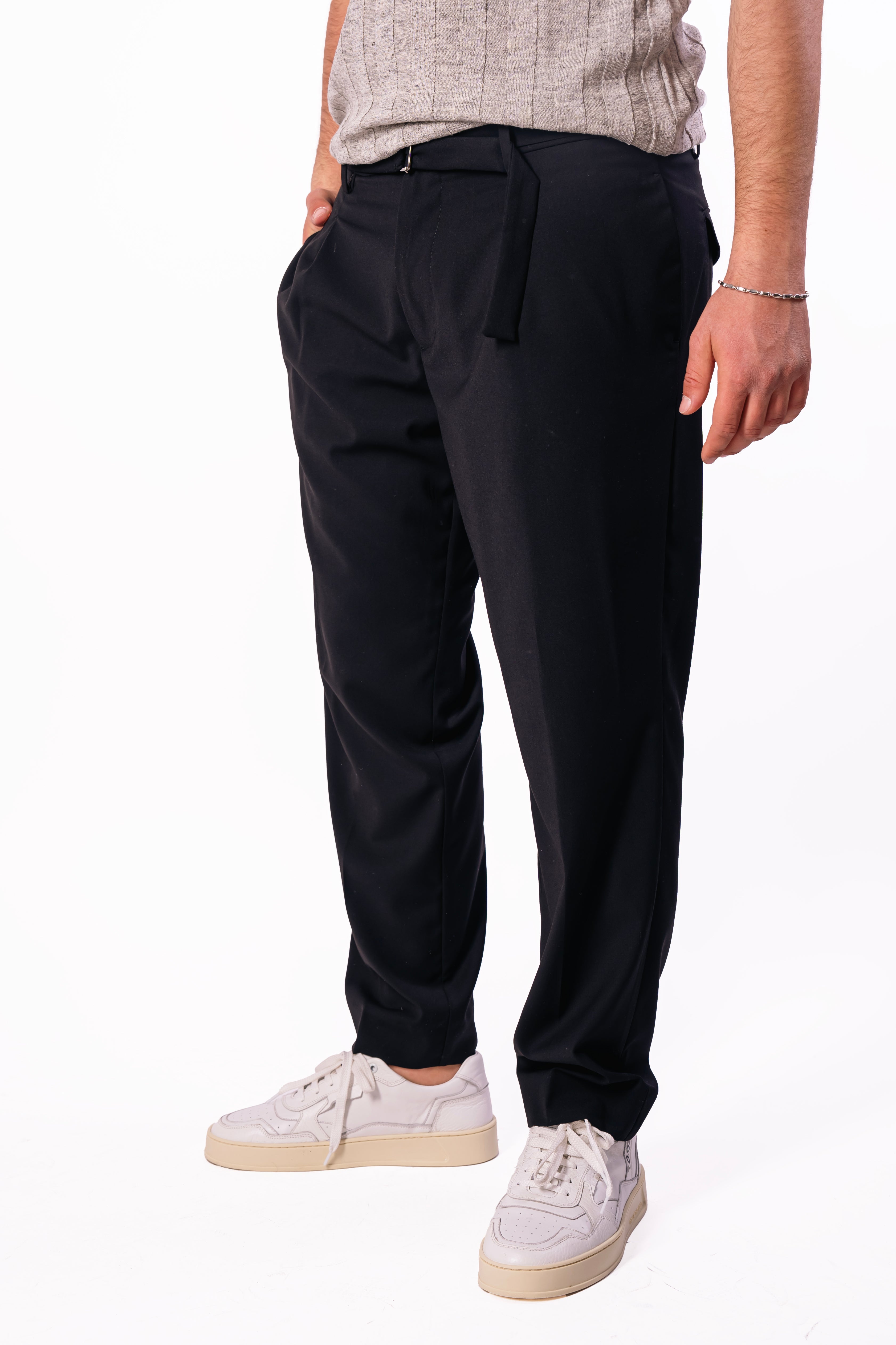 Pantalone con cinturino in fresco lana