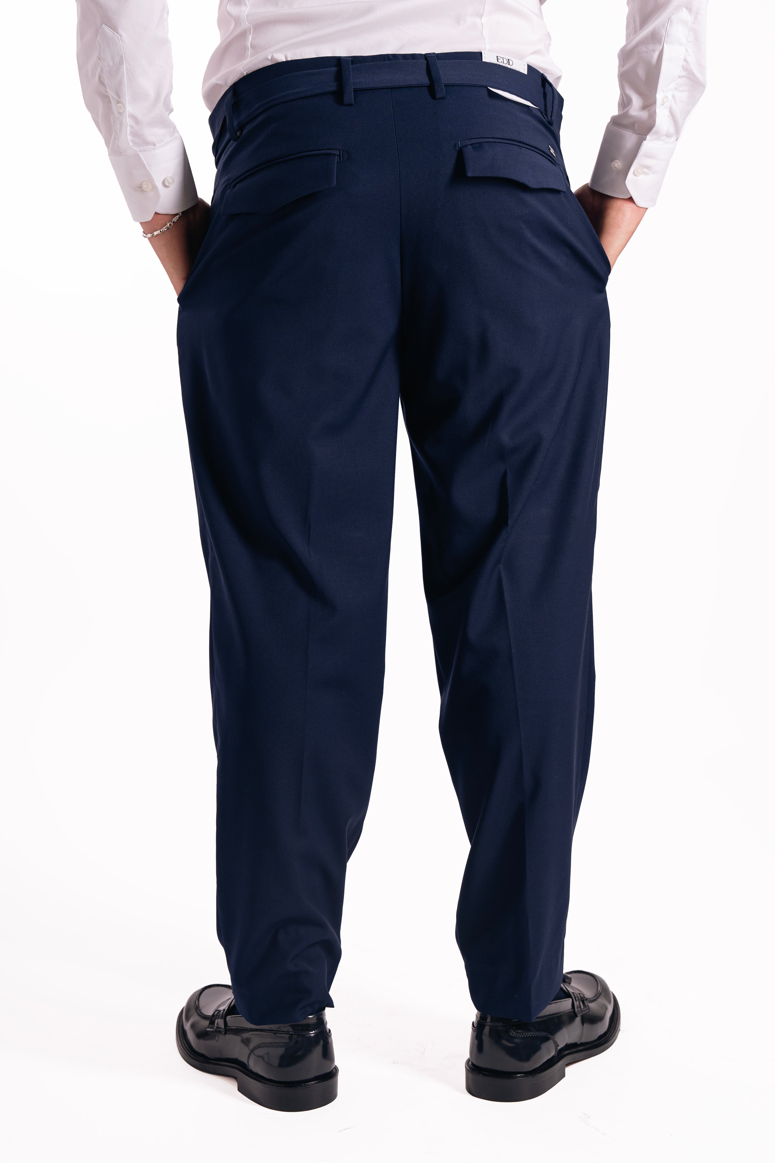 Pantalone con cinturino in fresco lana