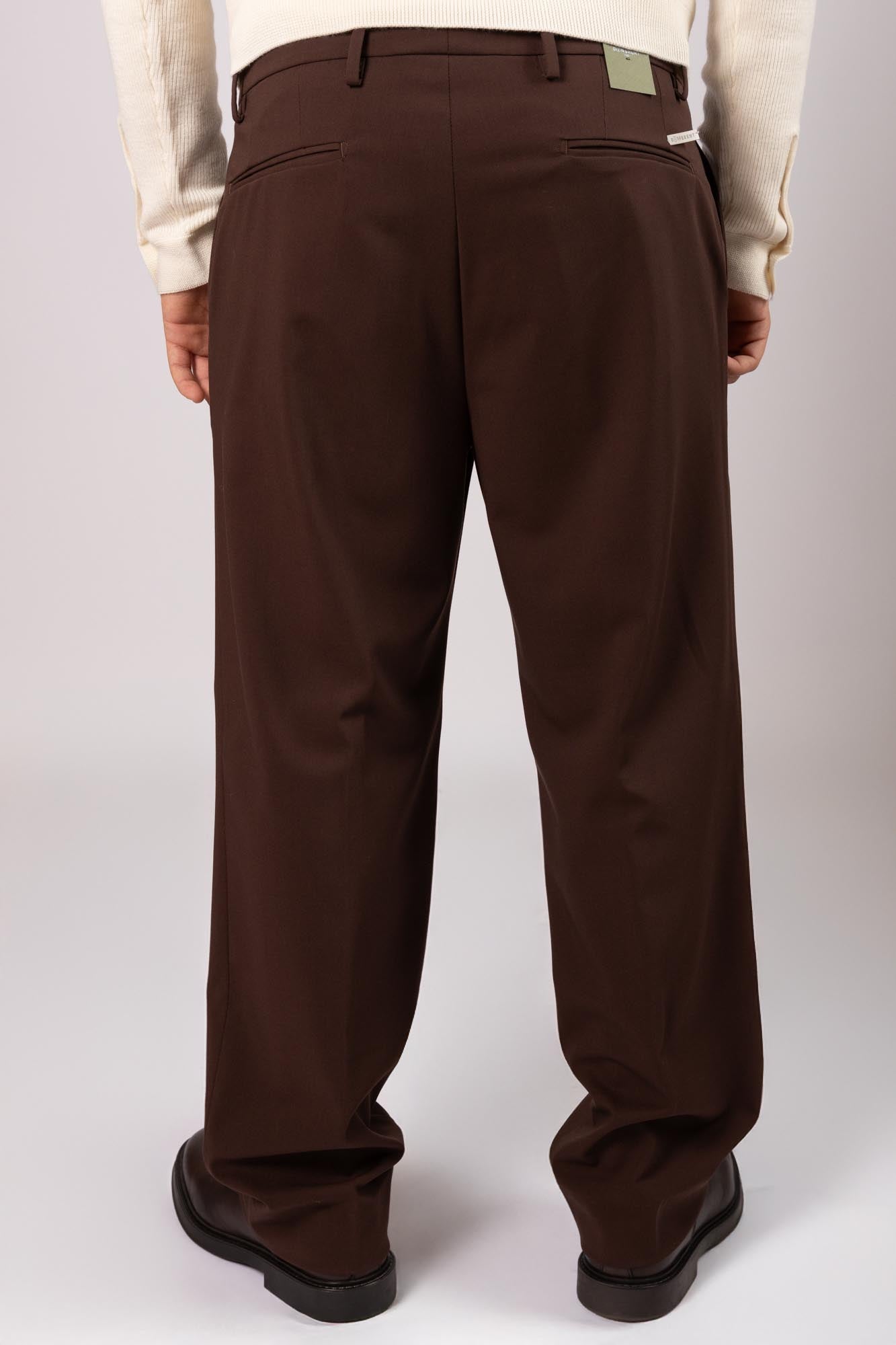 Pantalone Different Loose fit