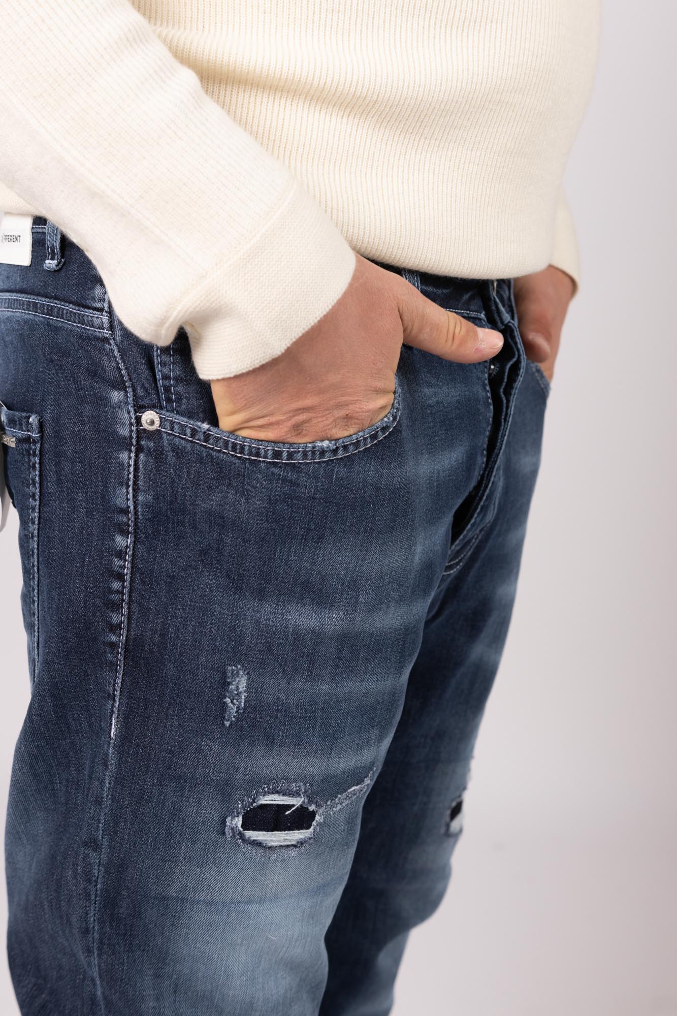 Jeans Different fondo blu