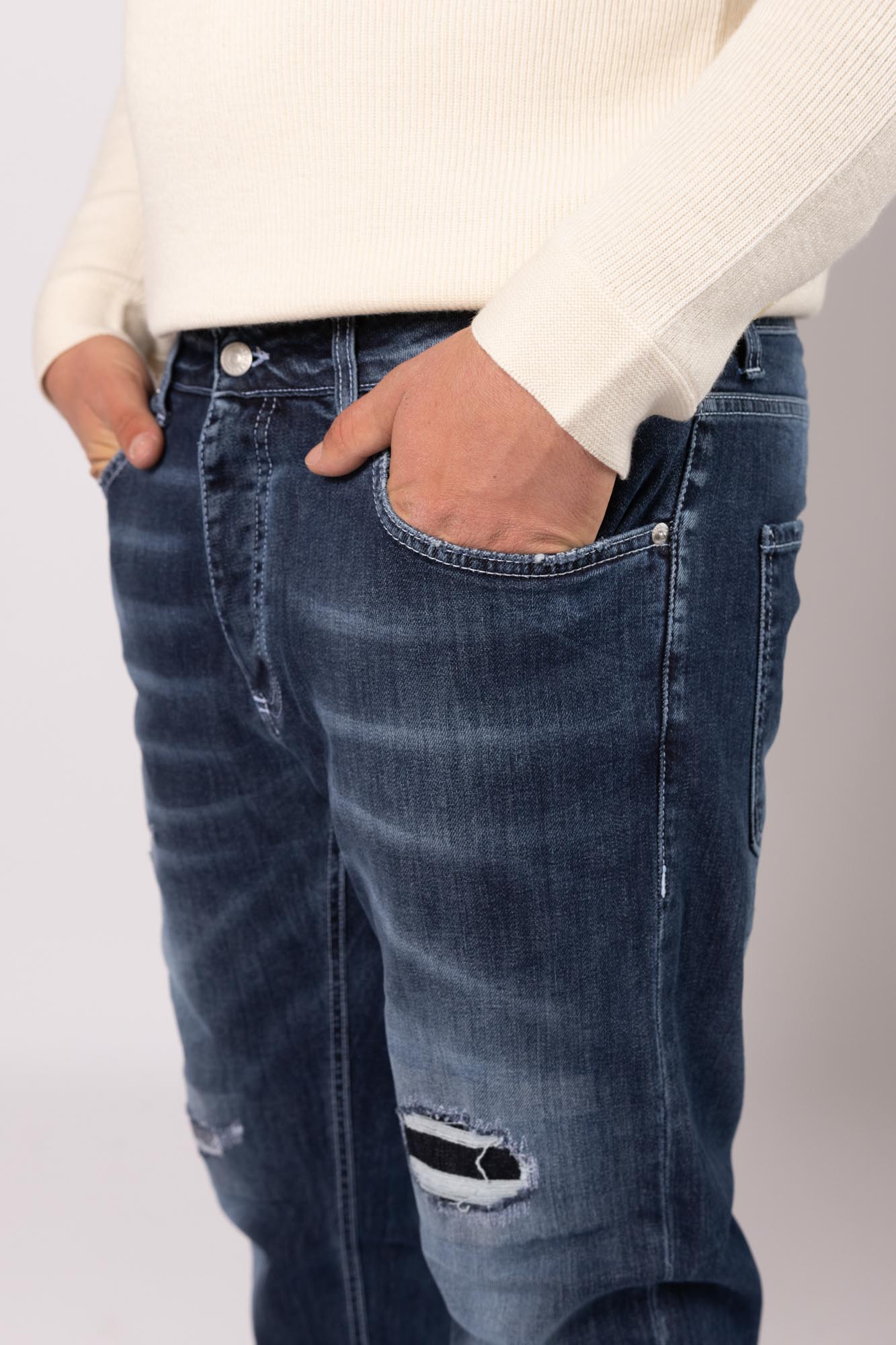 Jeans Different fondo blu