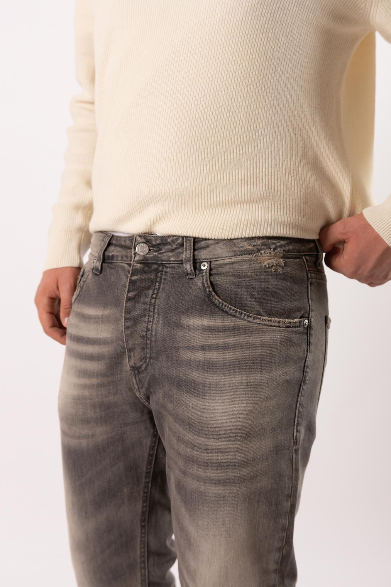 Jeans Different lavaggio sabbiato