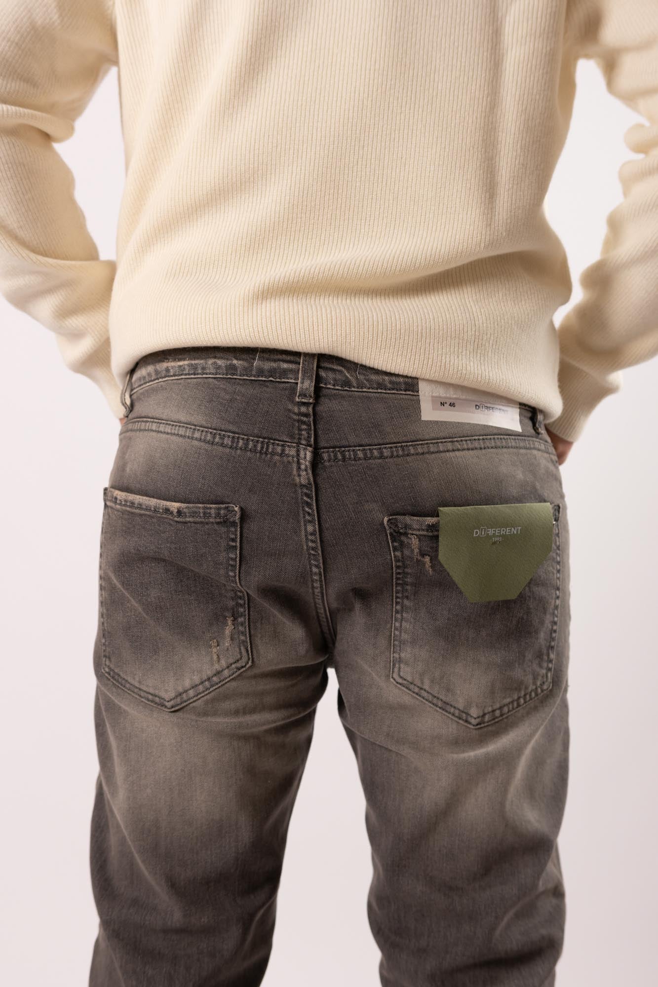 Jeans Different lavaggio sabbiato