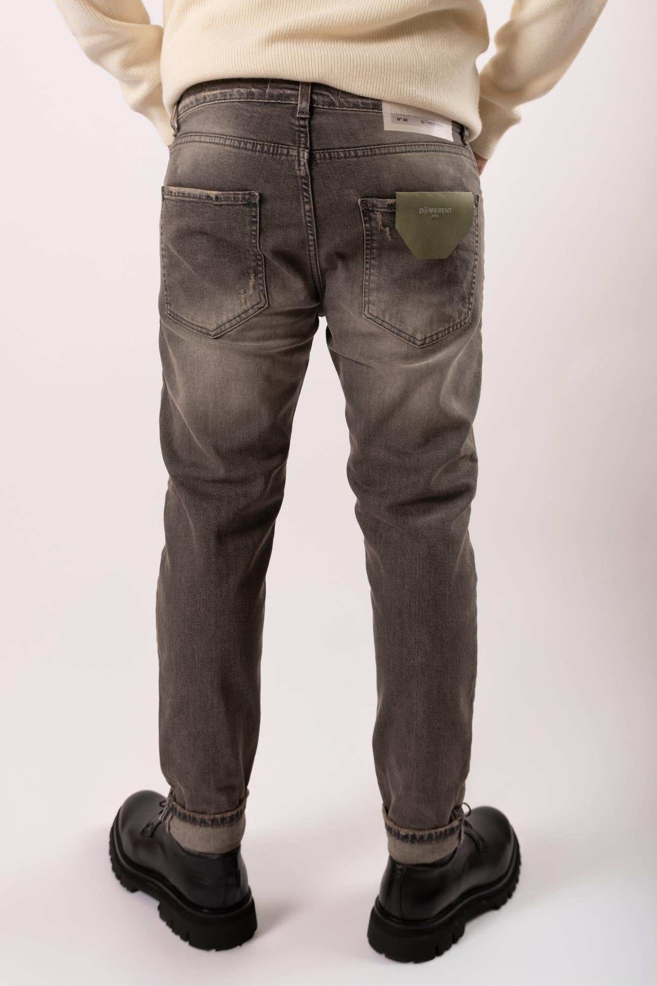Jeans Different lavaggio sabbiato
