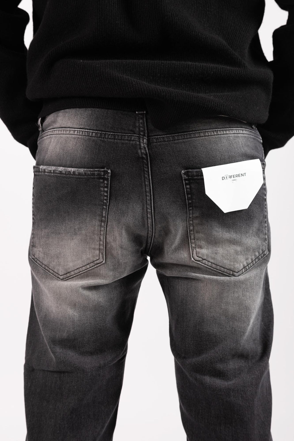 Jeans Different fondo nero