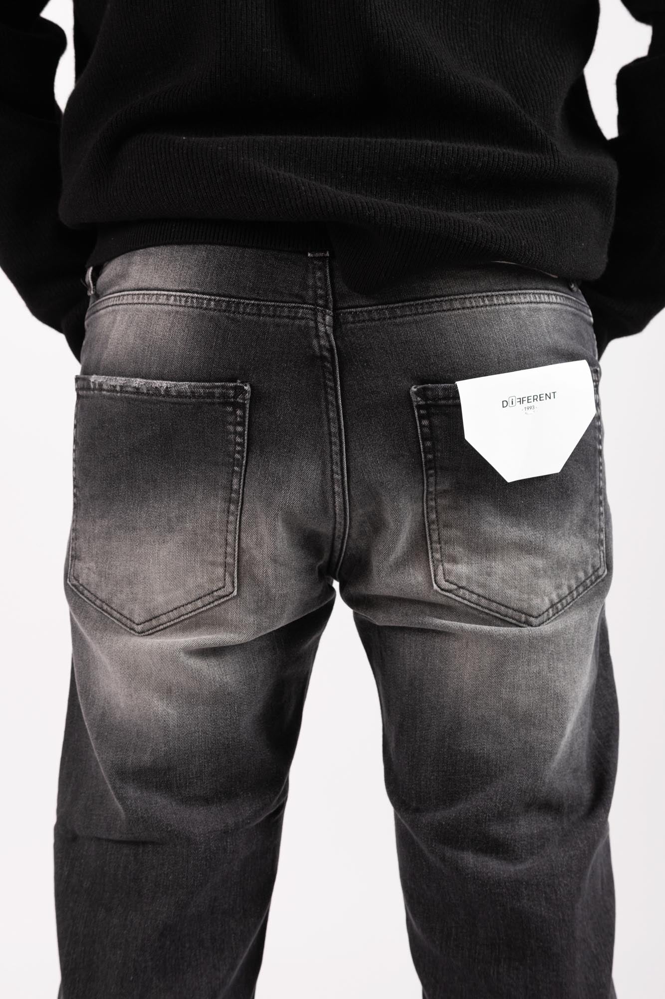 Jeans Different fondo nero