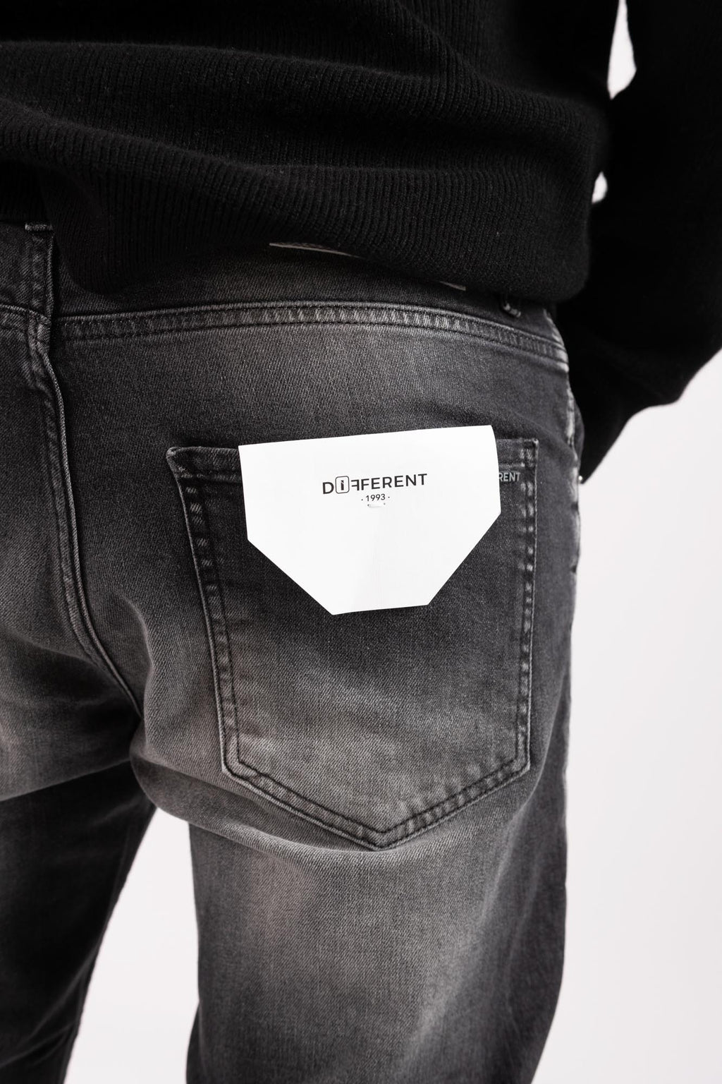 Jeans Different fondo nero