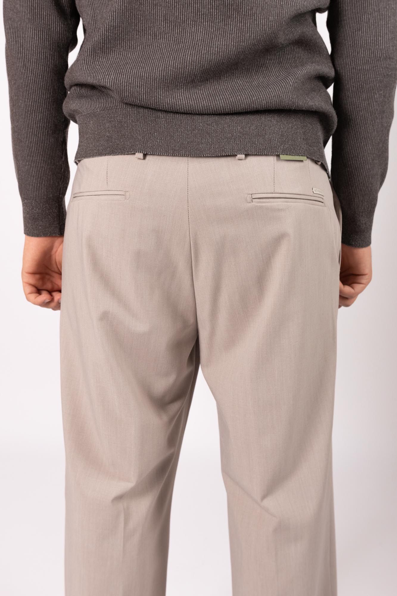 Pantalone Different loose fit