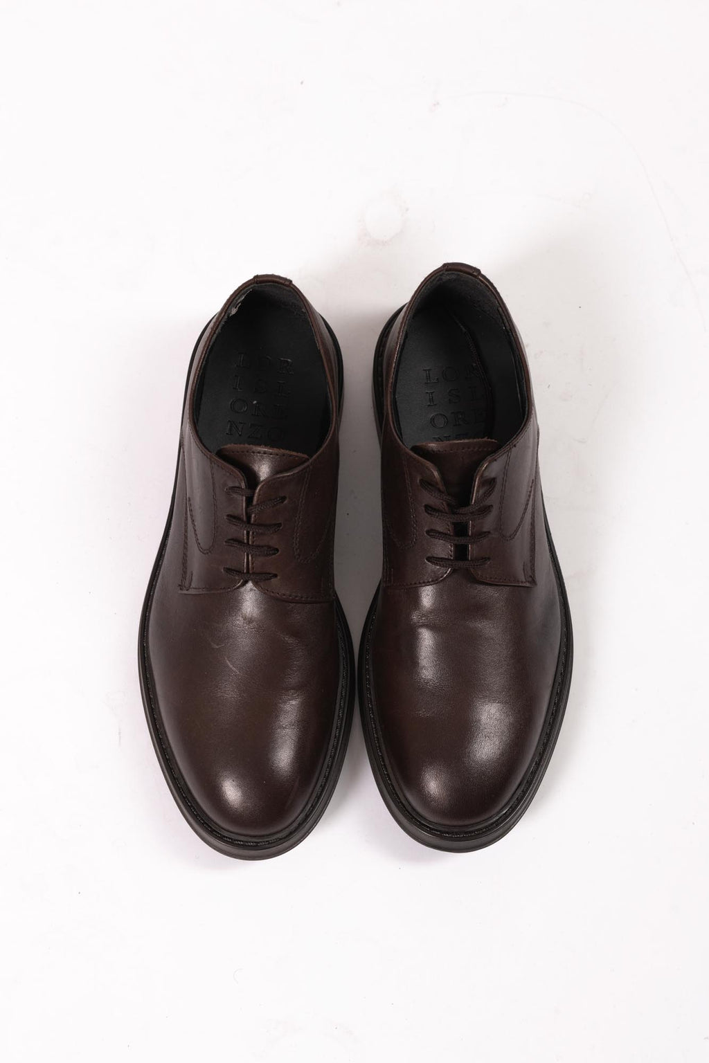 Stringata marrone in pelle